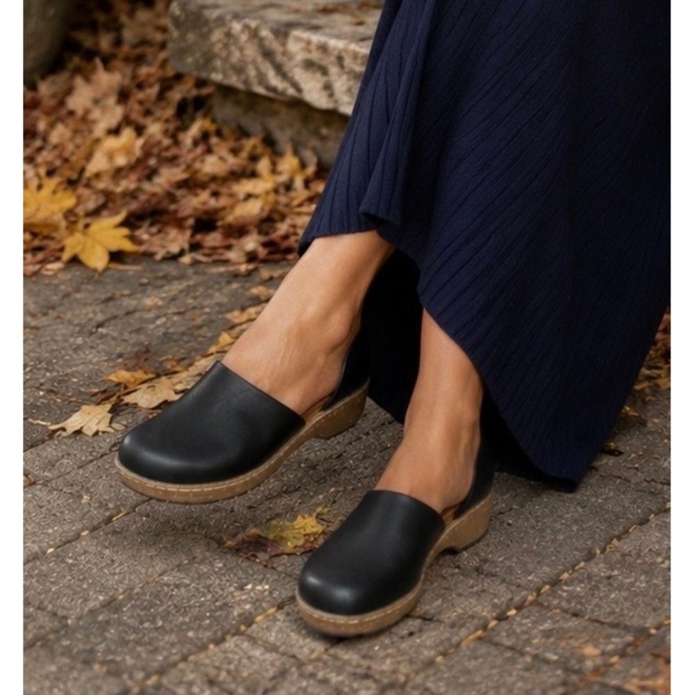 SoftWalk Black Leather Addie Open Side Clogs Round Toe Slip On Shoes Womens 5.5